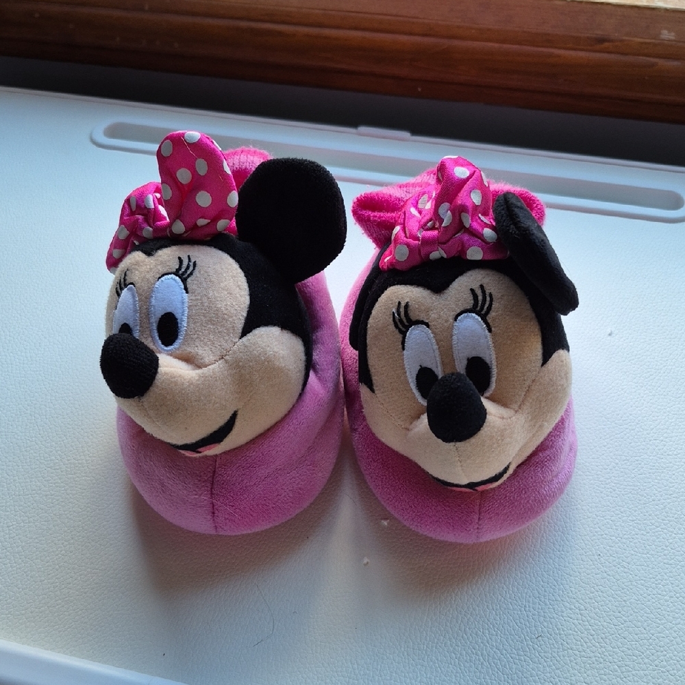 Girls/Toddler Minnie Mouse Slippers Size 5/6